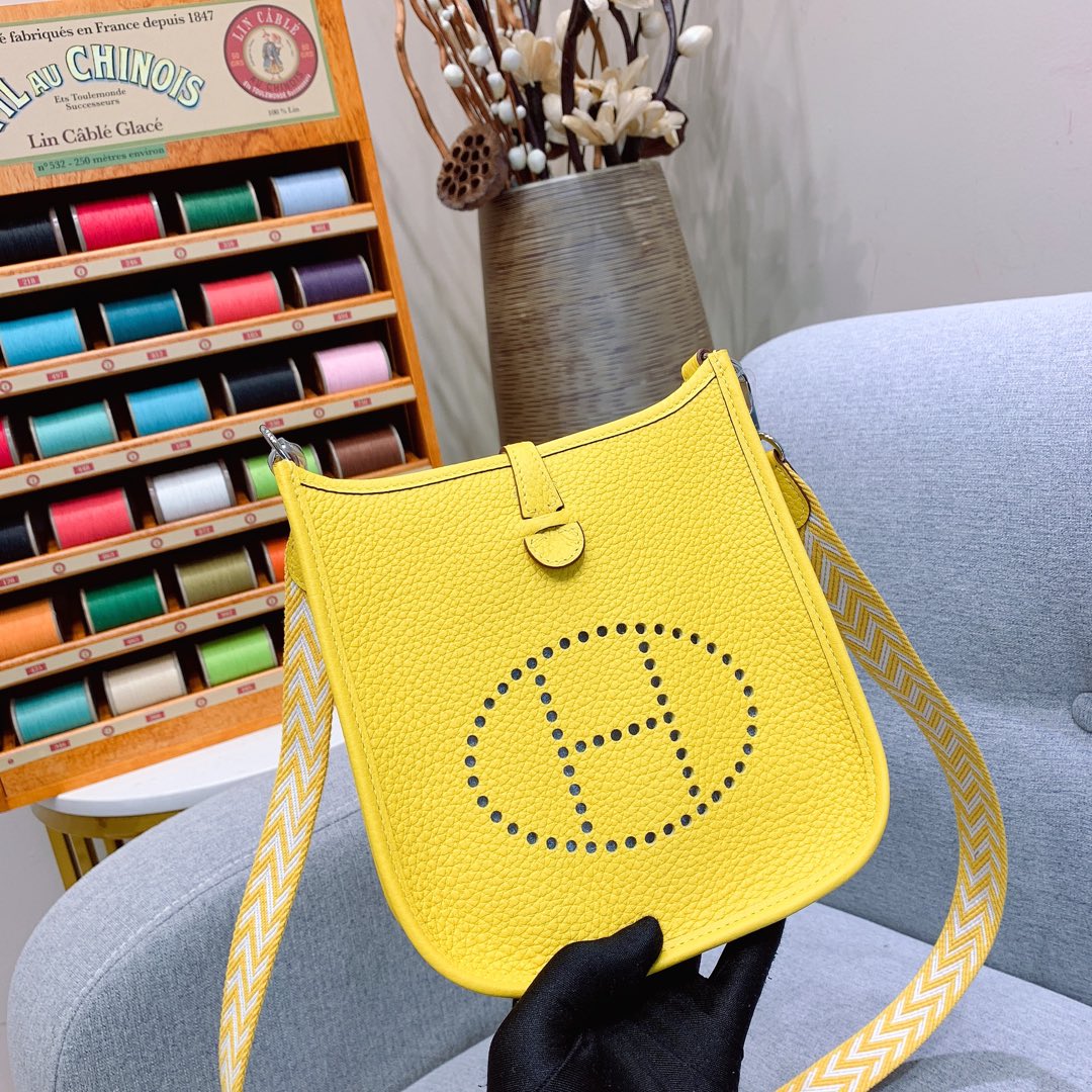 에르메스 미니 에블린16 라임 옐로우 은장 끌레망스 가죽